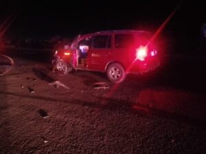 Vehículo accidentado en la México 15, en Guasave