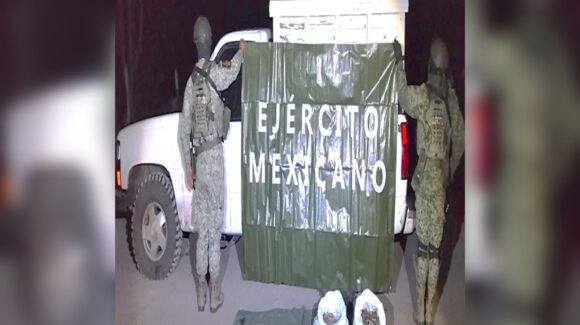 Localizan vehículo con blindaje artesanal y armas durante operativo en San Ignacio, Sinaloa