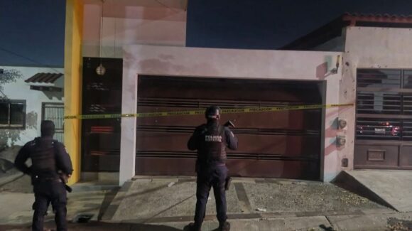 Decomisan una ametralladora y 34 explosivos tras cateo de domicilio en el fraccionamiento Los Ángeles, Culiacán, Sinaloa