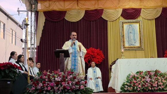 Entre cantos, rezos y fe, cientos de fieles celebran el Día de la Virgen de Guadalupe en Guamúchil, Sinaloa