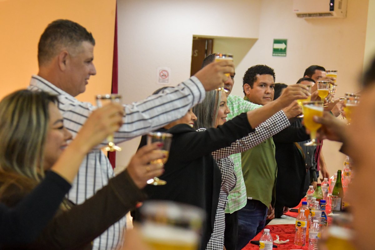 cena de Nochebuena con policías y agentes de tránsito