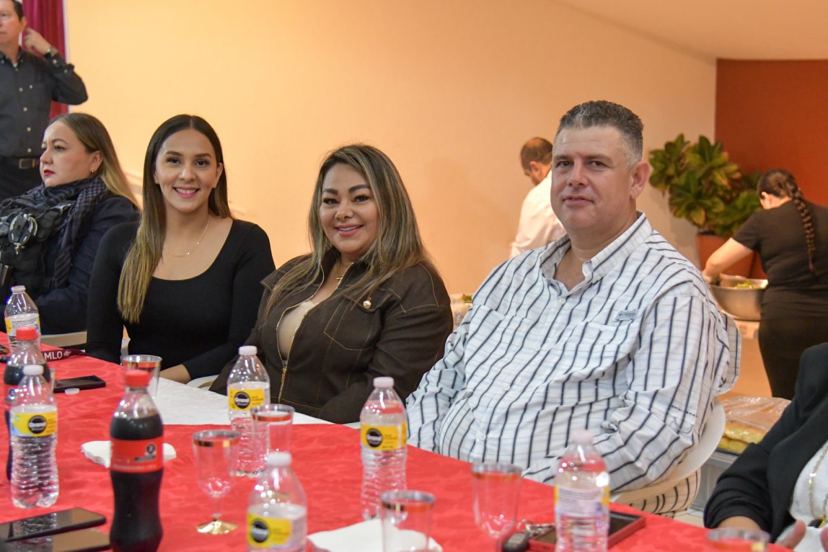cena de Nochebuena con policías y agentes de tránsito