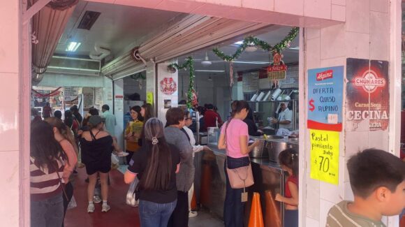 Compras de último momento llenan el centro de Guasave, Sinaloa en Nochebuena