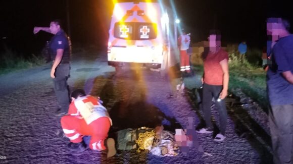 Fuerte choque entre motocicleta y bicicleta deja tres lesionados en Tamazula, Guasave, Sinaloa