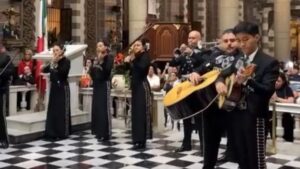 cientos cantan a la virgen de guadalupe en catedral mazatlan