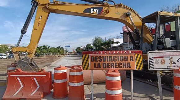 ¡Atentos en Mazatlán, Sinaloa! Hay cierre en avenida Insurgentes por avance del colector sanitario en la Toledo Corro