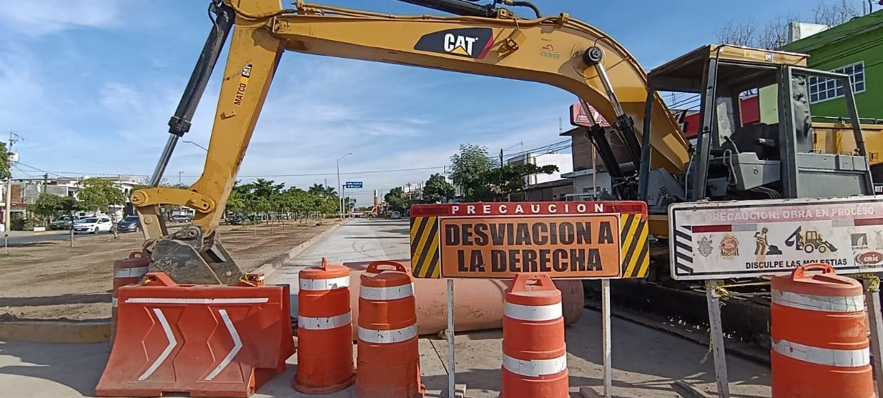 Cierre temporal en la avenida Insurgentes de Mazatlán, Sinaloa