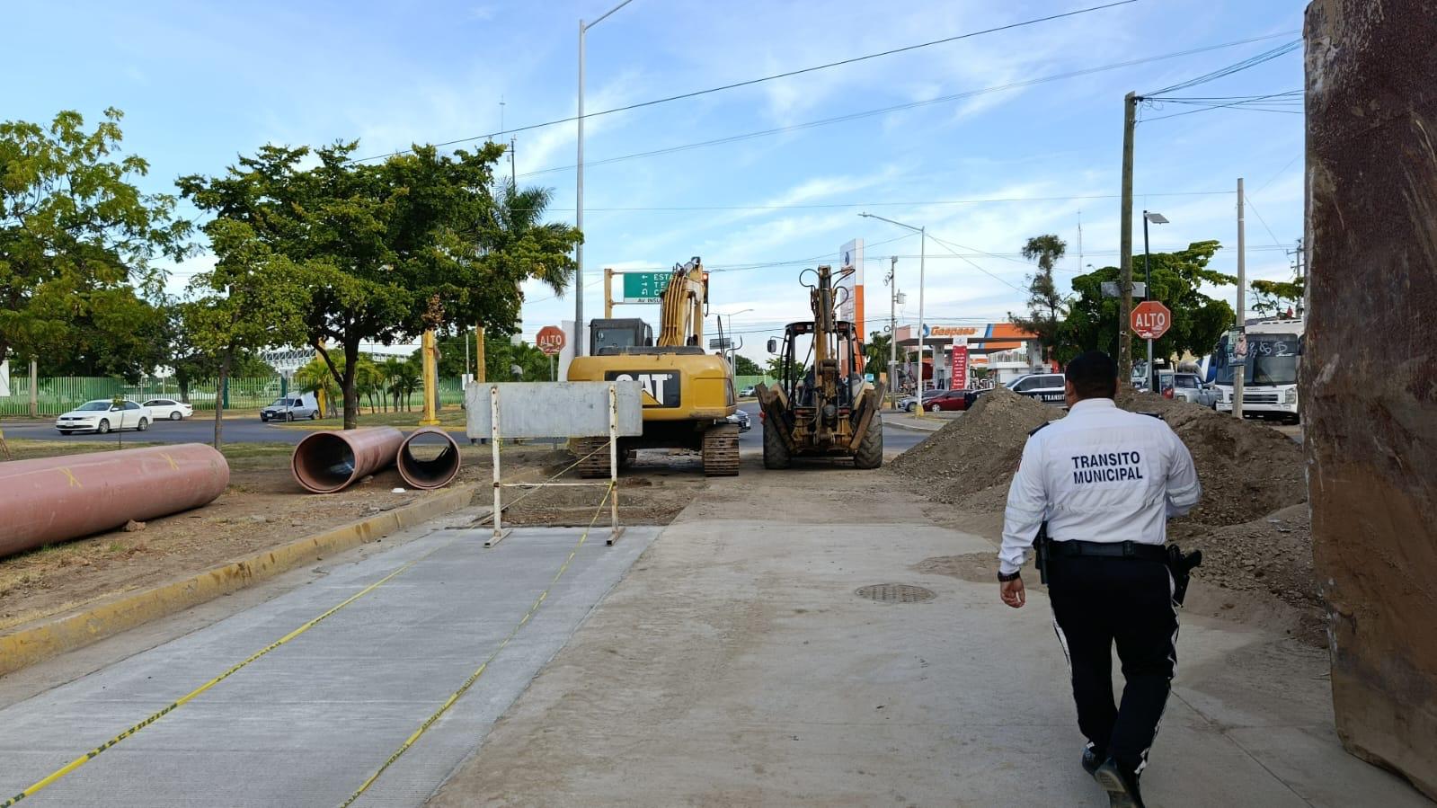 Cierre temporal en la avenida Insurgentes de Mazatlán, Sinaloa