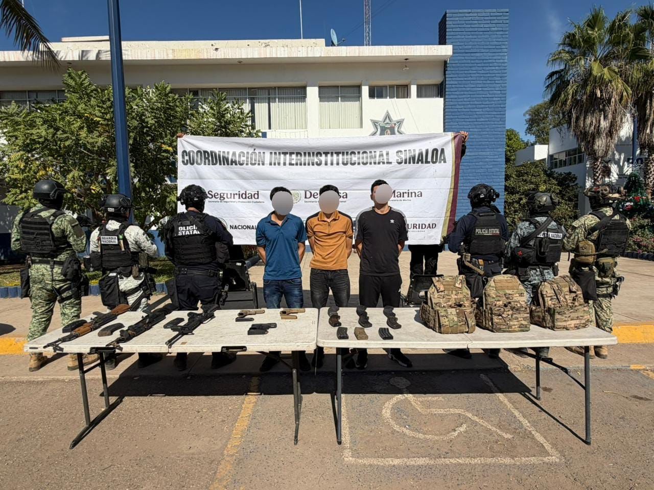 Civiles detenidos en Navolato, Sinaloa