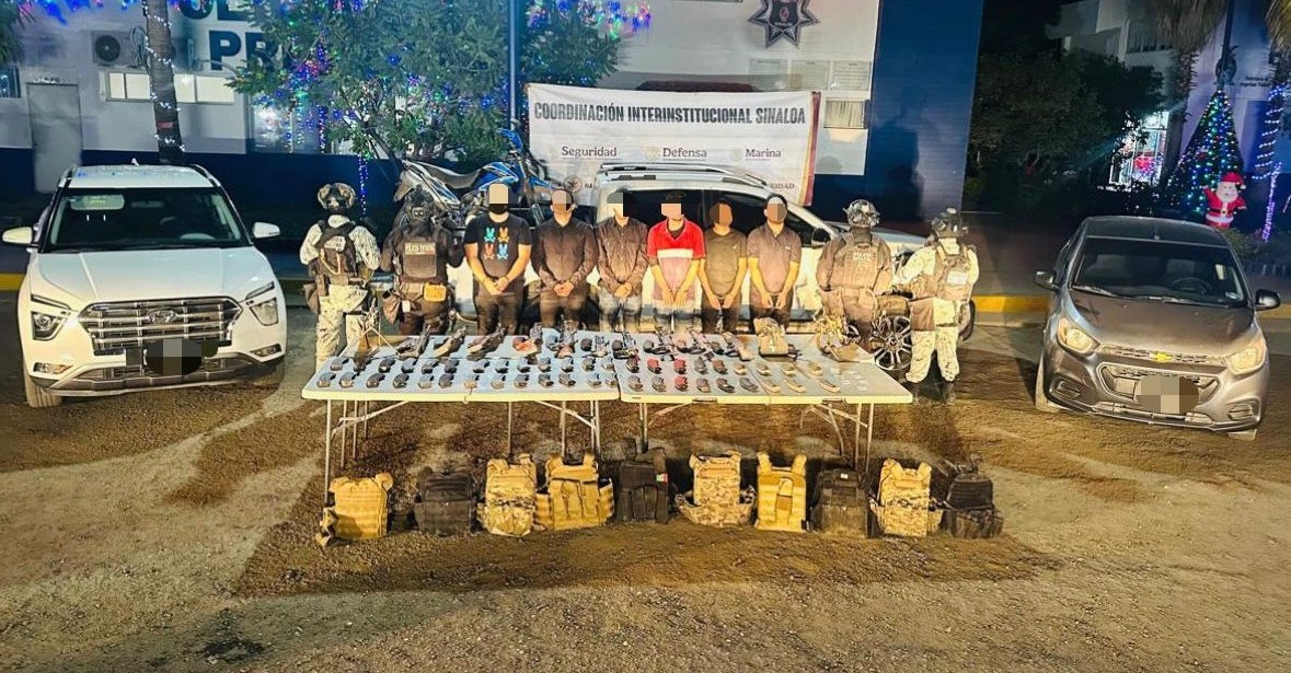 Civiles detenidos, y armamento y vehículos asegurados en San Pedro, Navolato