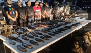 Civiles detenidos, y armamento y vehículos asegurados en San Pedro, Navolato