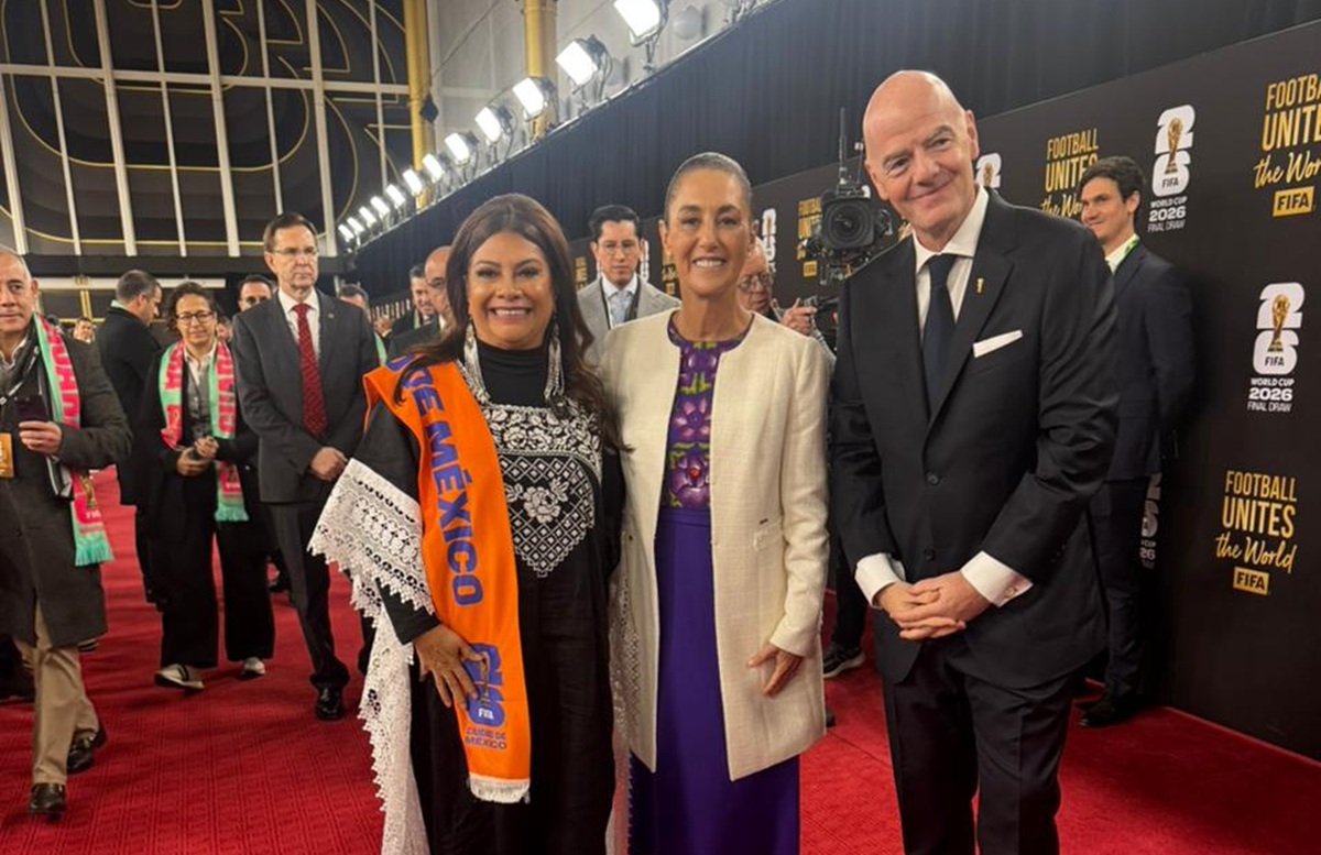 Clara Brugada, Claudia Sheinbaum y Gianni Infantino