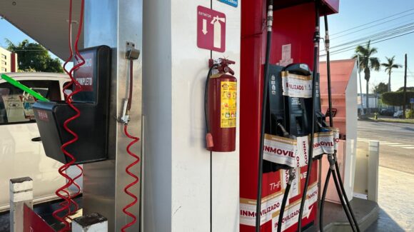Profeco clausura bomba de una gasolinera de la colonia Tabachines 1, en Los Mochis, Sinaloa