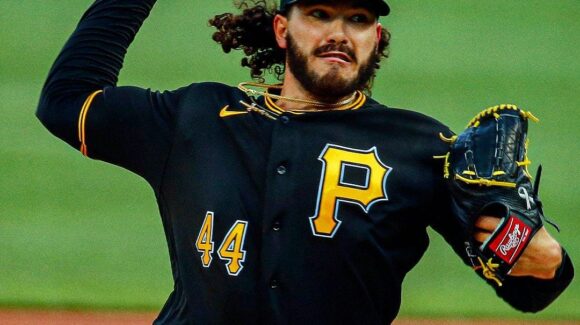 Cody Ponce firma con los Blue Jays de Toronto