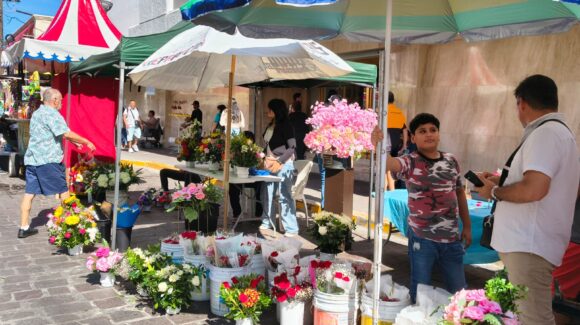 Festejos guadalupanos dejan ventas positivas a comerciantes de Mazatlán, Sinaloa