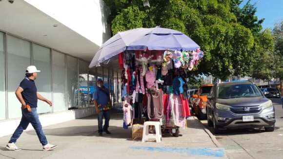 Ayuntamiento de Ahome permitirá que comerciantes saquen mercancía a las banquetas, pero bajo estricta supervisión: Normatividad