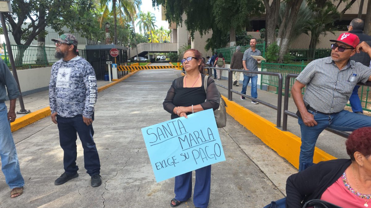 comuneros de santa maria bloquearon palacio de gobierno de culiacan sin
