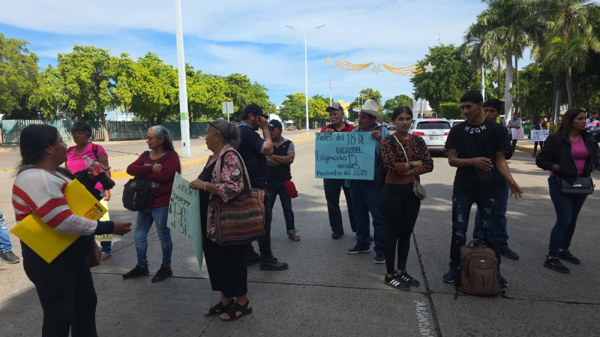 comuneros de santa maria bloquearon palacio de gobierno de culiacan