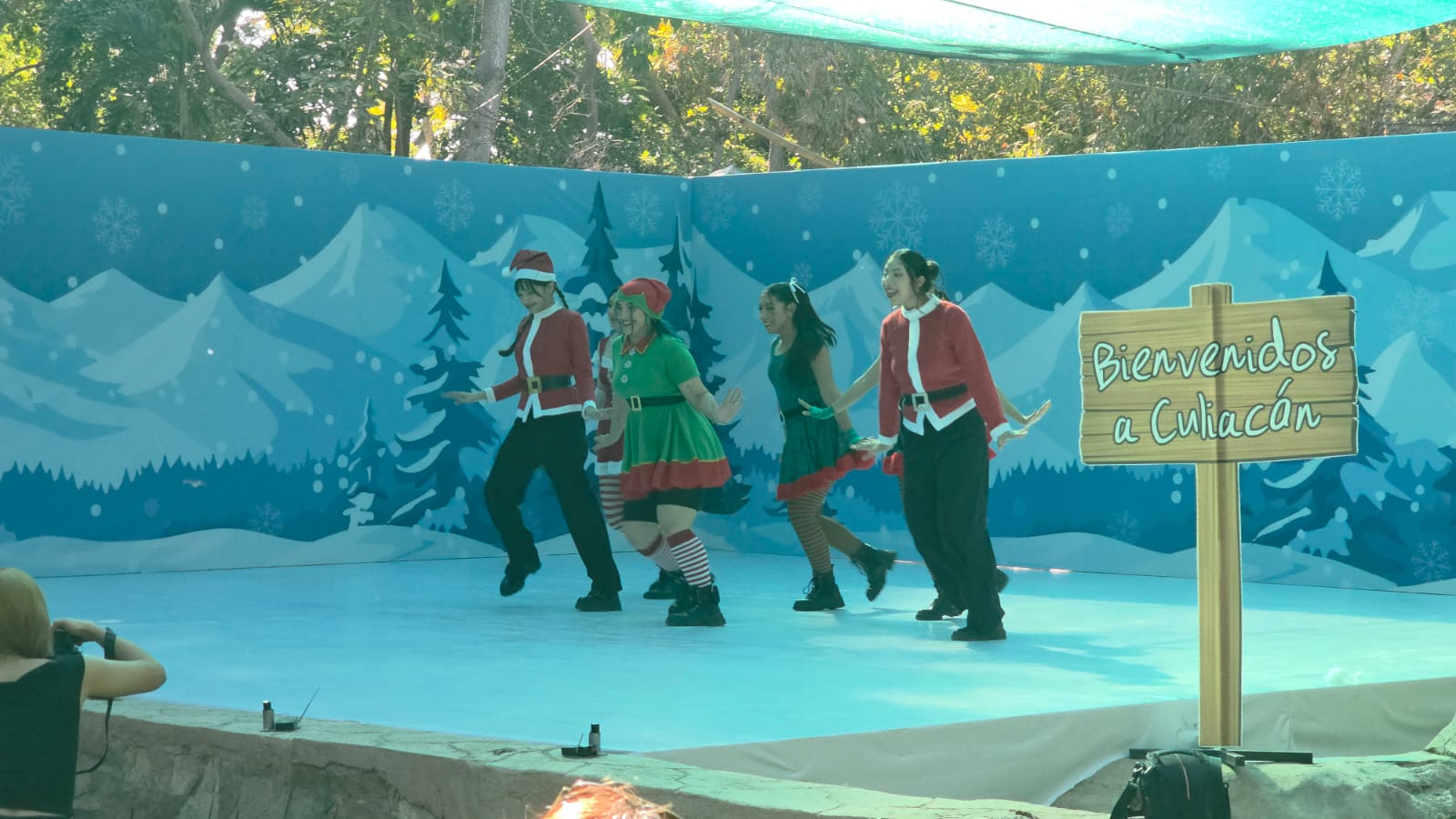 Show navideño en el Zoológico de Culiacán durante presentación de capibaras