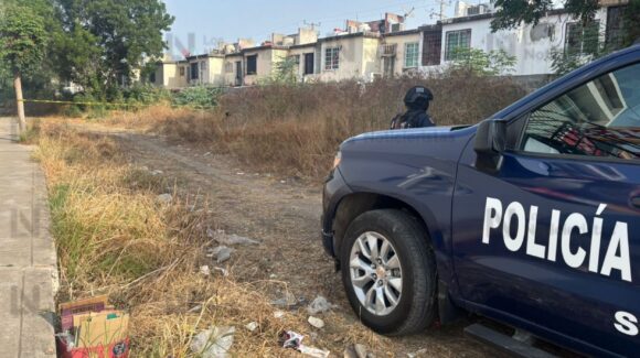 Con mensaje en cartulina localizan asesinado a un joven en el sector Infonavit Solidaridad en Culiacán, Sinaloa