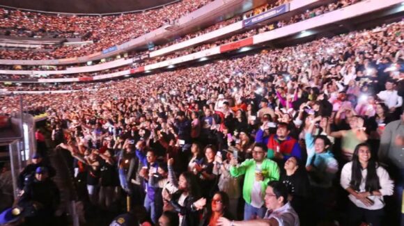 Caen tres sujetos por robo de celulares en concierto de Bad Bunny en CDMX