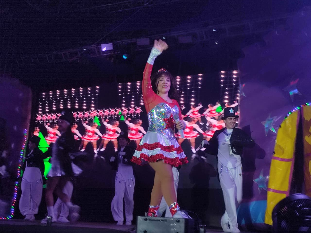 Tatiana en concierto en la Villa Navideña, en Mazatlán