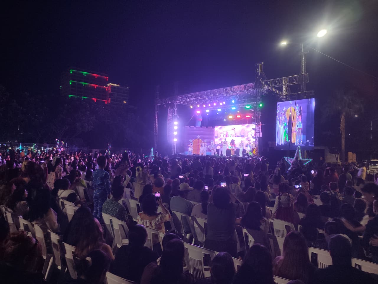 Tatiana en concierto en la Villa Navideña, en Mazatlán
