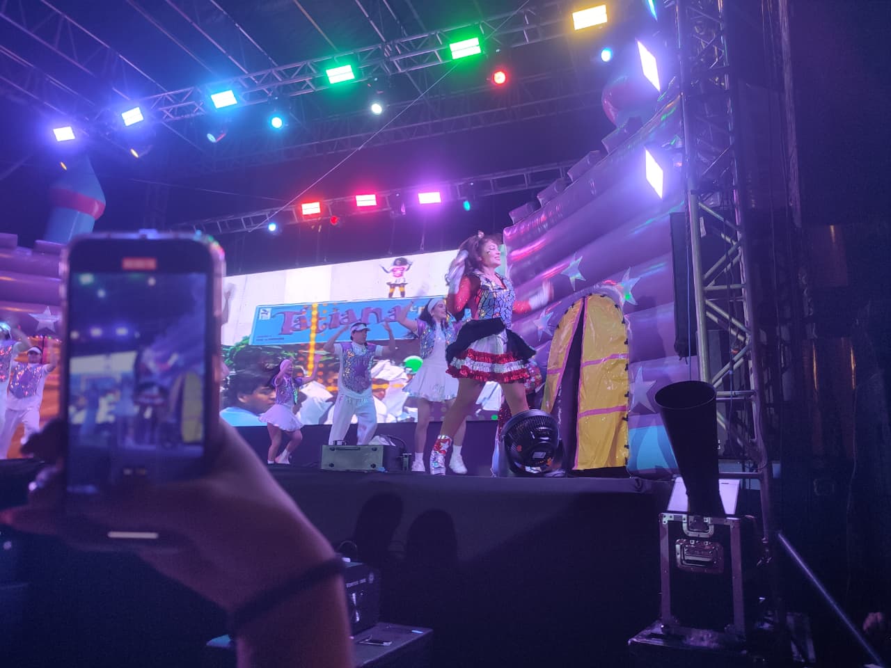 Tatiana en concierto en la Villa Navideña, en Mazatlán