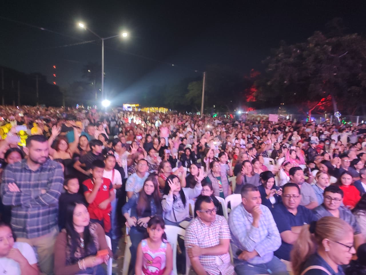 Tatiana en concierto en la Villa Navideña, en Mazatlán
