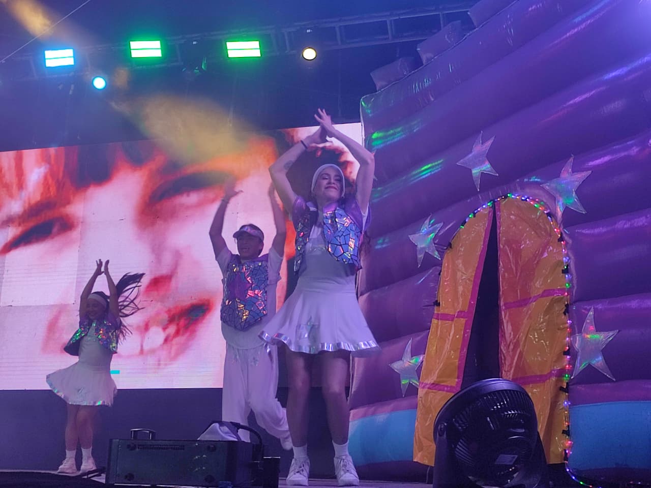Tatiana en concierto en la Villa Navideña, en Mazatlán