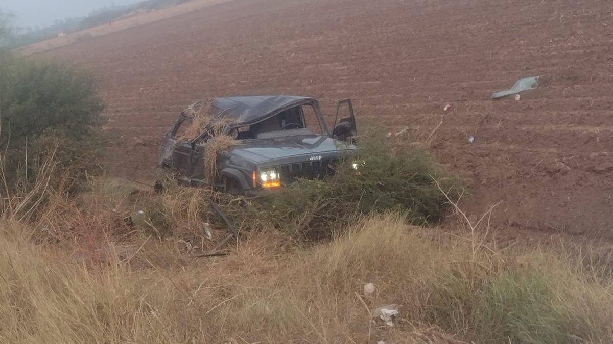 conductor de una camioneta queda volcado en carretera estatal de ahome sinaloa lugar