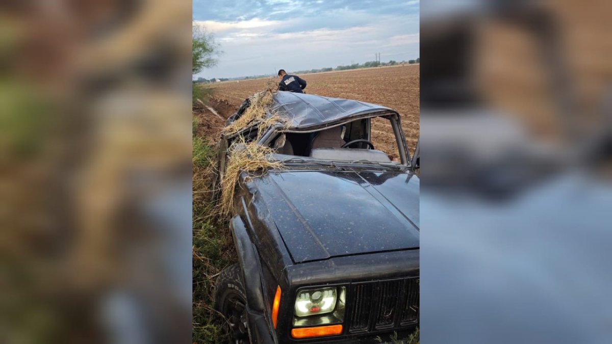 conductor de una camioneta queda volcado en carretera estatal de ahome sinaloa
