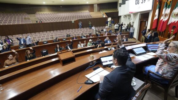 Con 38 votos a favor y 2 morenistas en contra, aprueban diputados crédito por 2 mil 200 mdp al Gobierno de Sinaloa