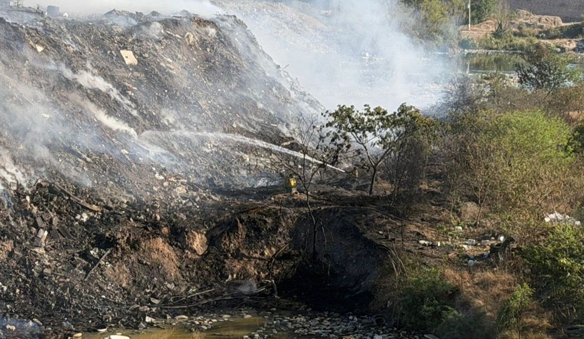 Continúan trabajos para sofocar incendio en el Piggy Back, en Culiacán