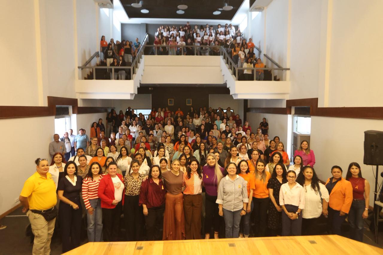 Conversatorio "Mujeres haciendo historia" en Mazatlán, Sinaloa