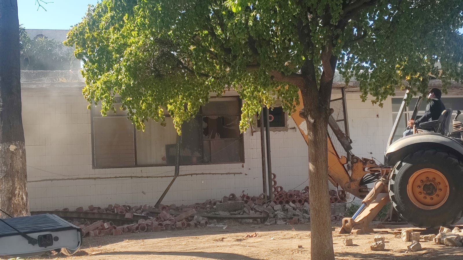 demolición del antiguo edificio del IMSS en Guamúchil