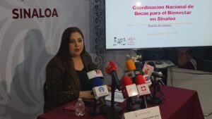 Denisa Magdalena Flores Ojeda, titular de la Oficina de Representación de Becas para el Bienestar en Sinaloa