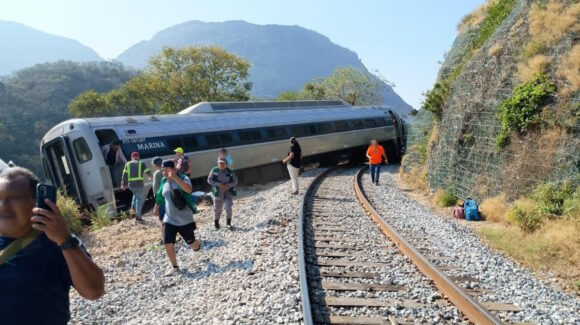 Descarrilamiento de Tren en Oaxaca deja un saldo de 13 fallecidos y 109 lesionados; Sheinbaum lamenta lo sucedido