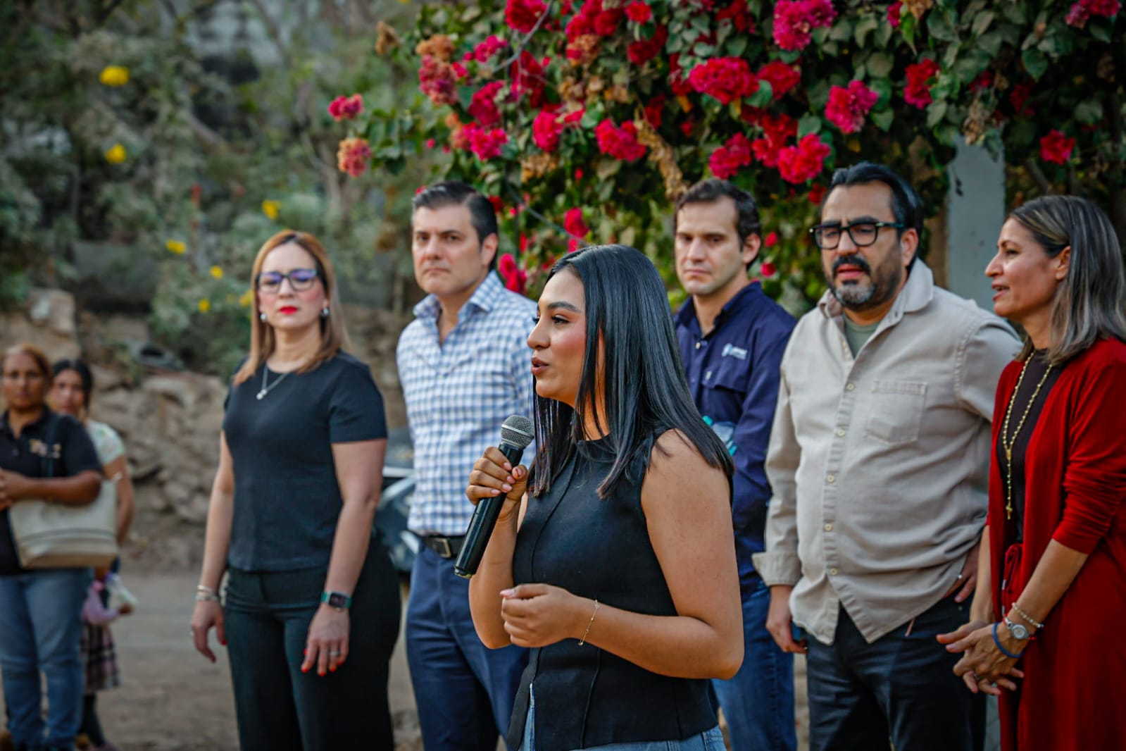 Juan de Dios Gámez establece diálogo con vecinos de Las Cascadas
