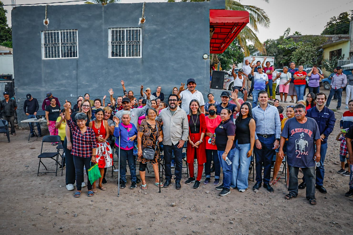 Juan de Dios Gámez establece diálogo con vecinos de Las Cascadas