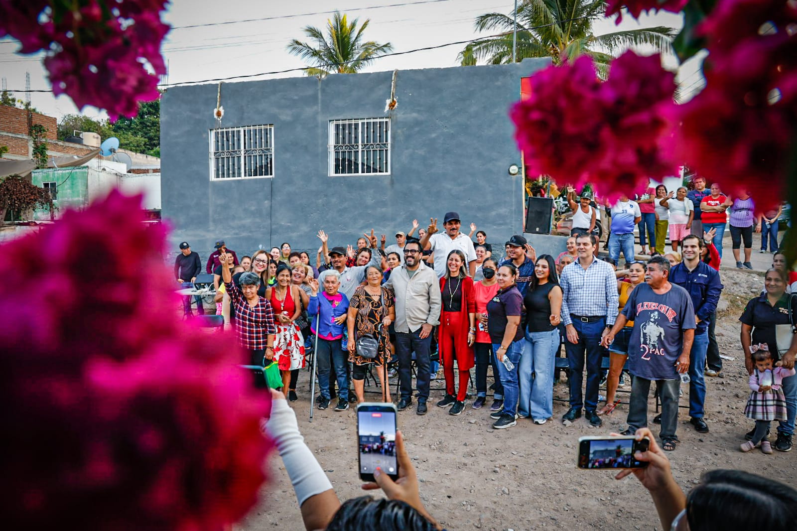 Juan de Dios Gámez establece diálogo con vecinos de Las Cascadas