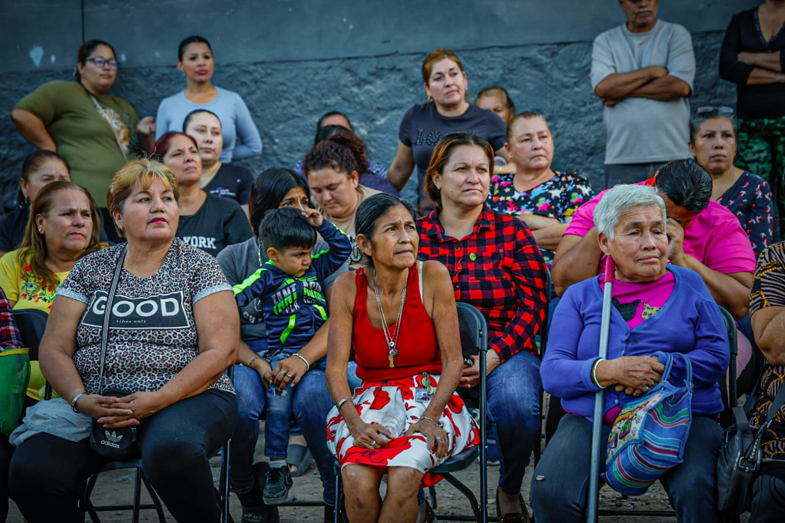 Juan de Dios Gámez establece diálogo con vecinos de Las Cascadas