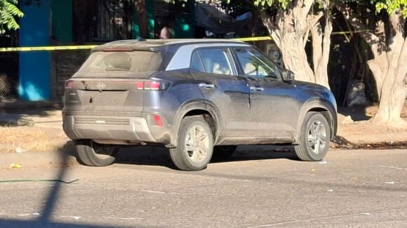 Localizan vehículo abandonado y casquillos percutidos en fraccionamiento Santa Fe, al sur de Mazatlán, Sinaloa