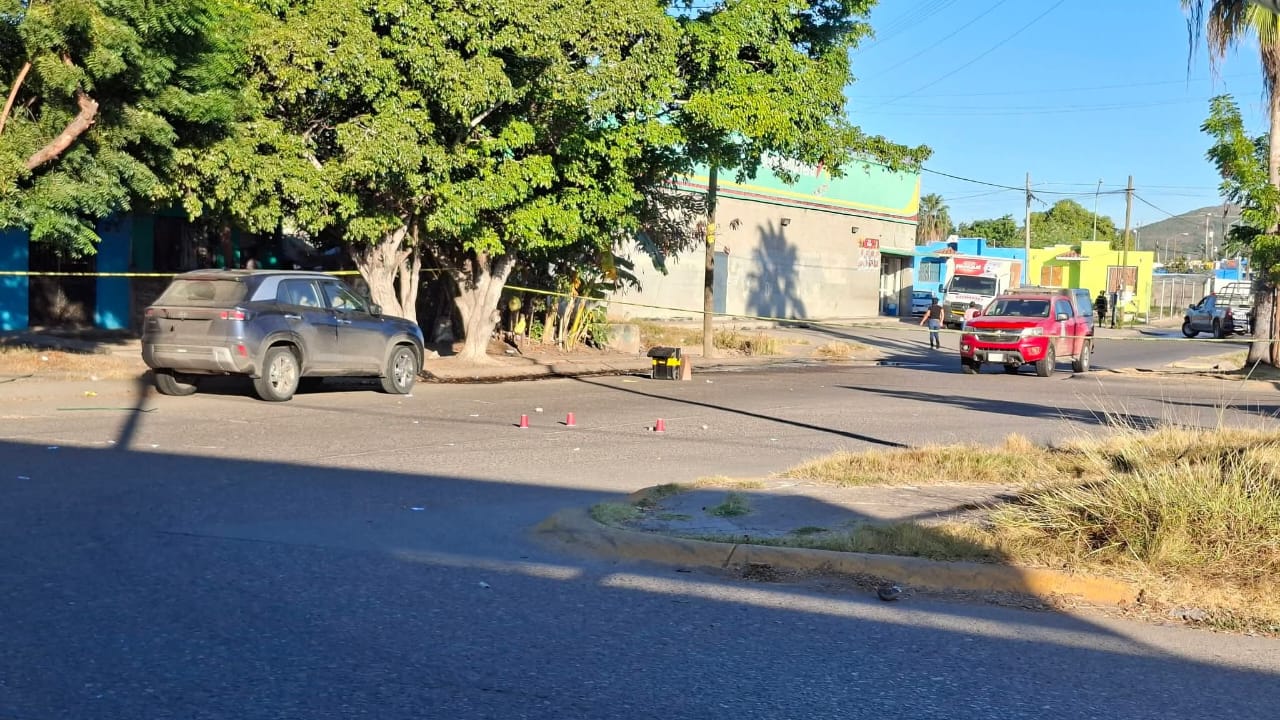 vehículo abandonado y casquillos percutidos