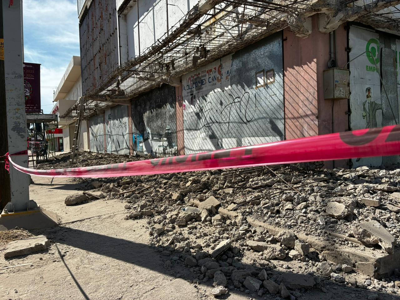 Destrucción de marquesina del edificio de La Violeta