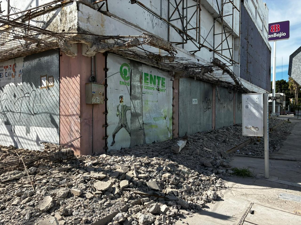 Destrucción de marquesina del edificio de La Violeta