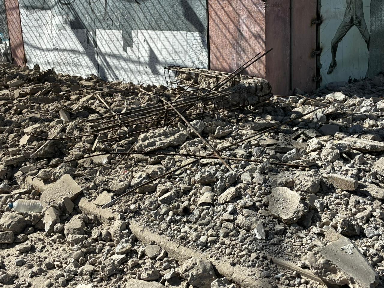 Destrucción de marquesina del edificio de La Violeta
