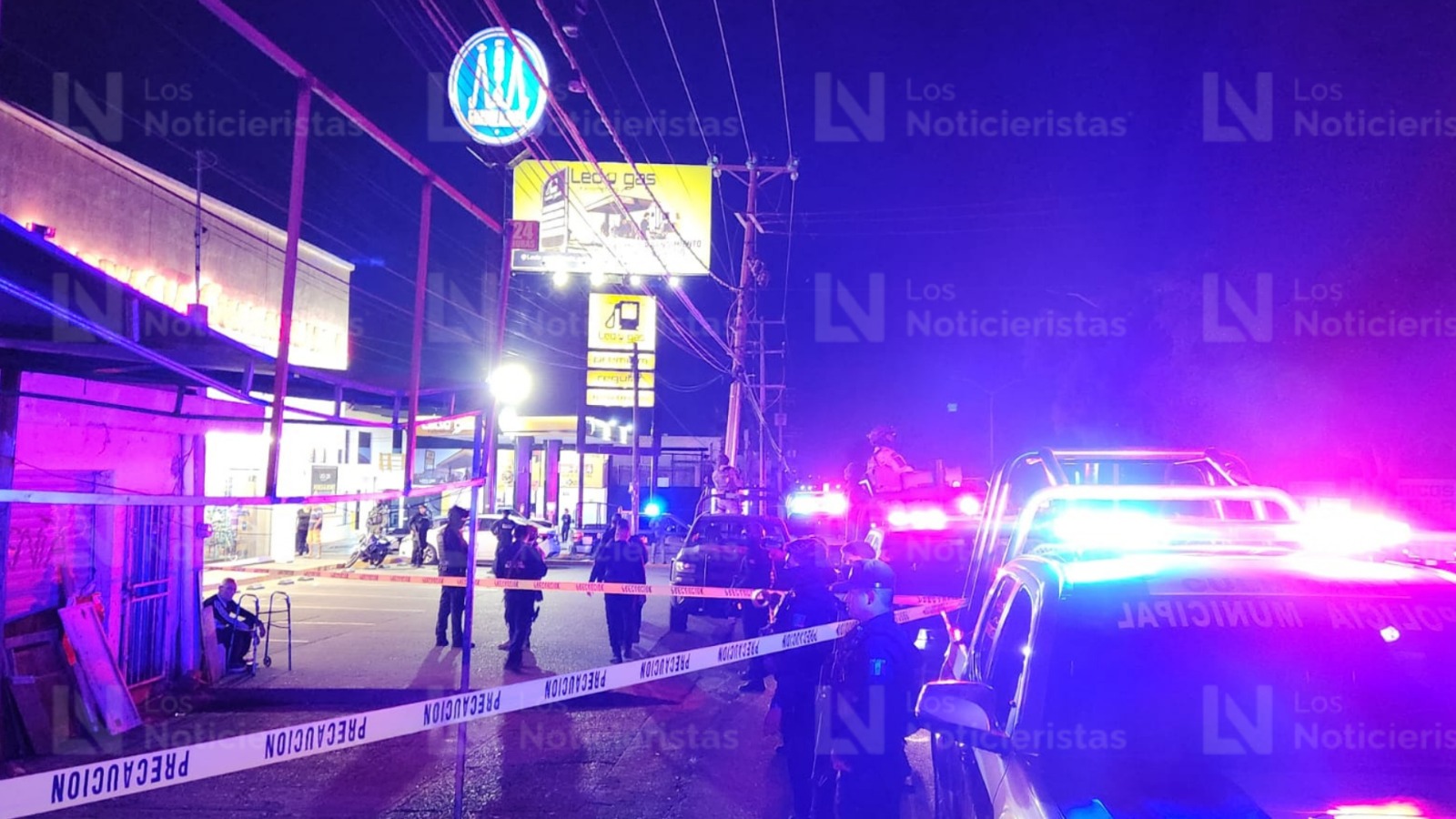 Policías Municipales de Culiacán resguardan la escena del crimen