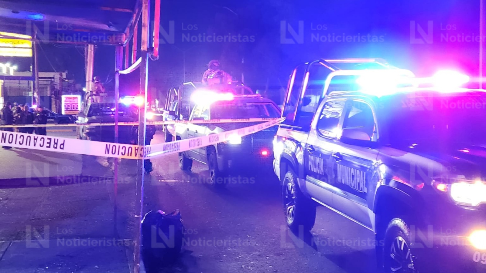 Policías Municipales de Culiacán resguardan la escena del crimen