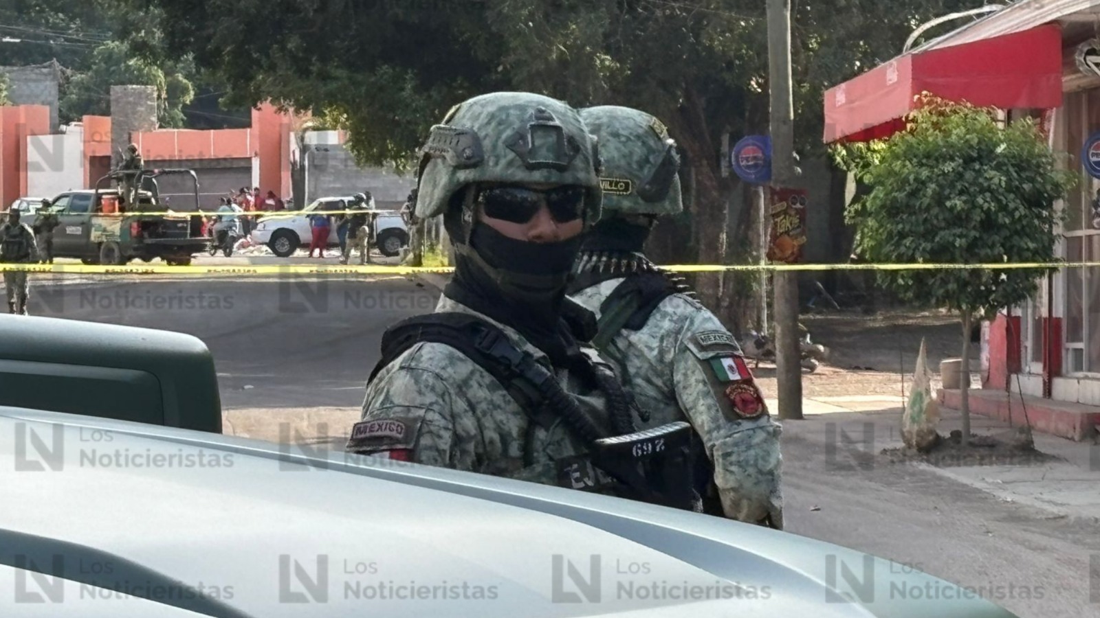 Ejército Mexicano resguarda los indicios del crimen contra joven motociclista